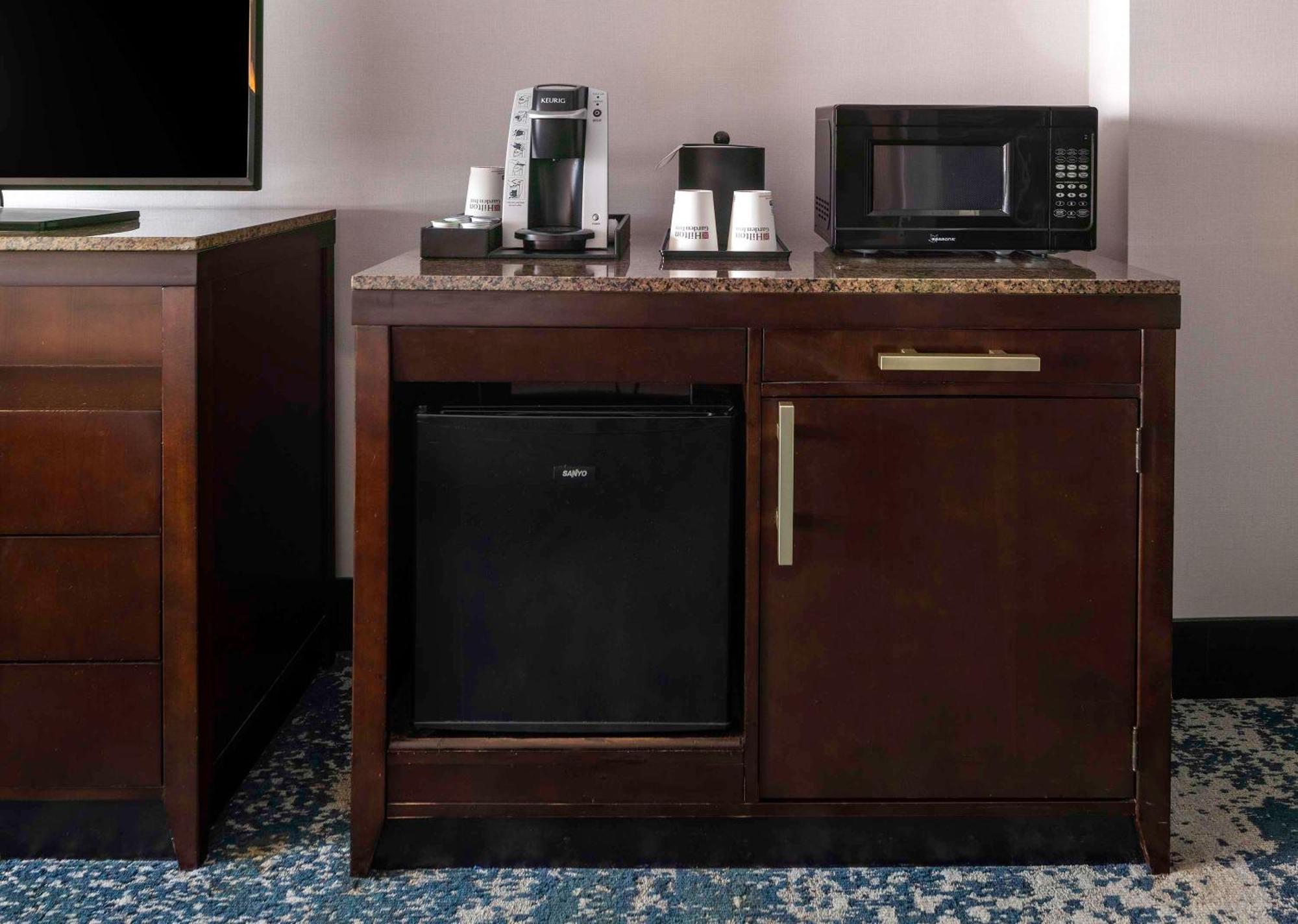 Hilton Garden Inn Bethesda Downtown Экстерьер фото