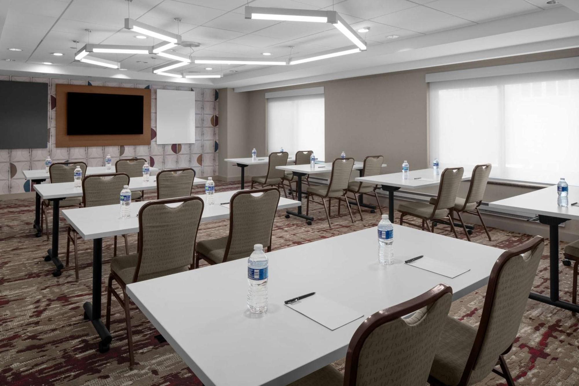 Hilton Garden Inn Bethesda Downtown Экстерьер фото