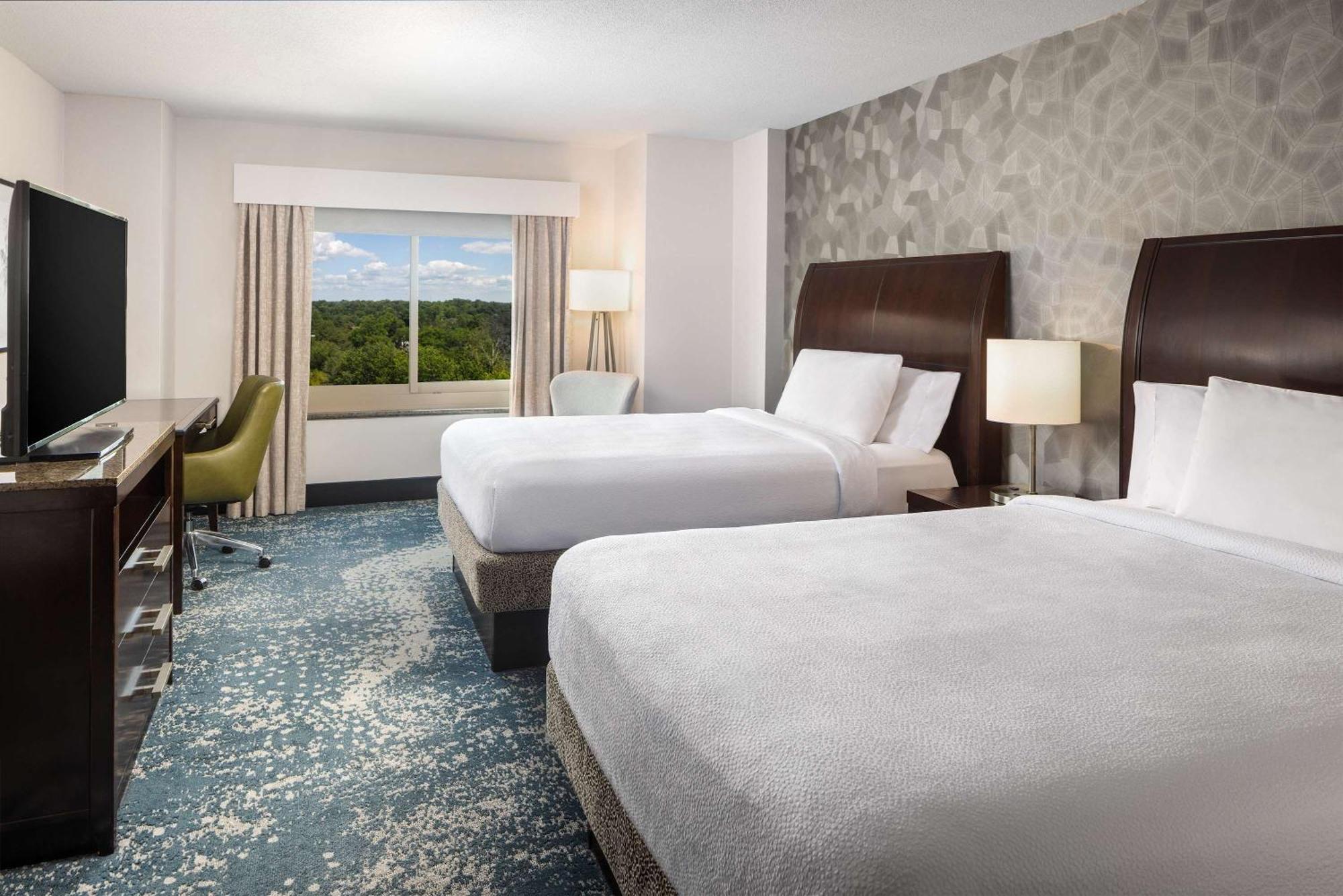 Hilton Garden Inn Bethesda Downtown Экстерьер фото