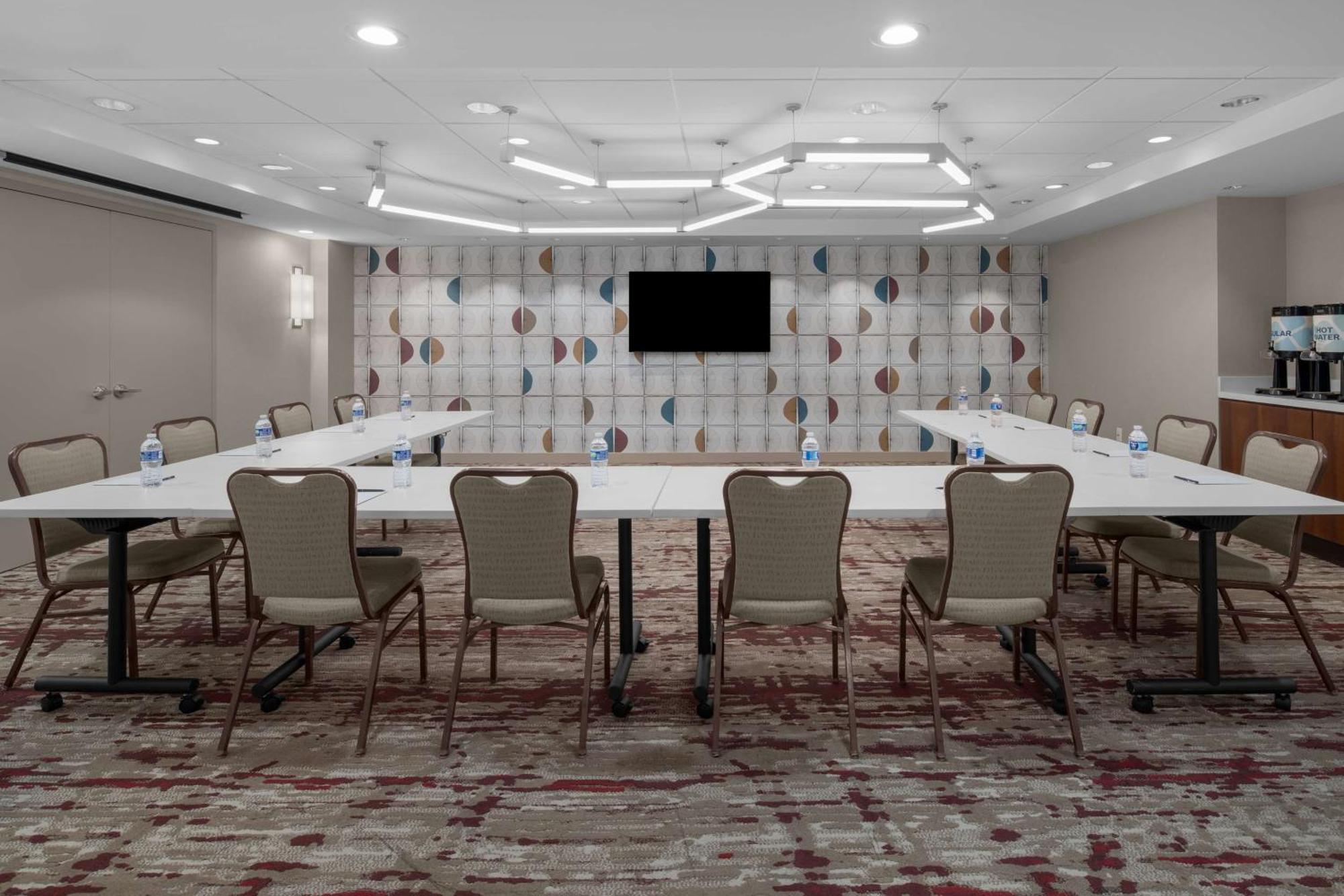 Hilton Garden Inn Bethesda Downtown Экстерьер фото