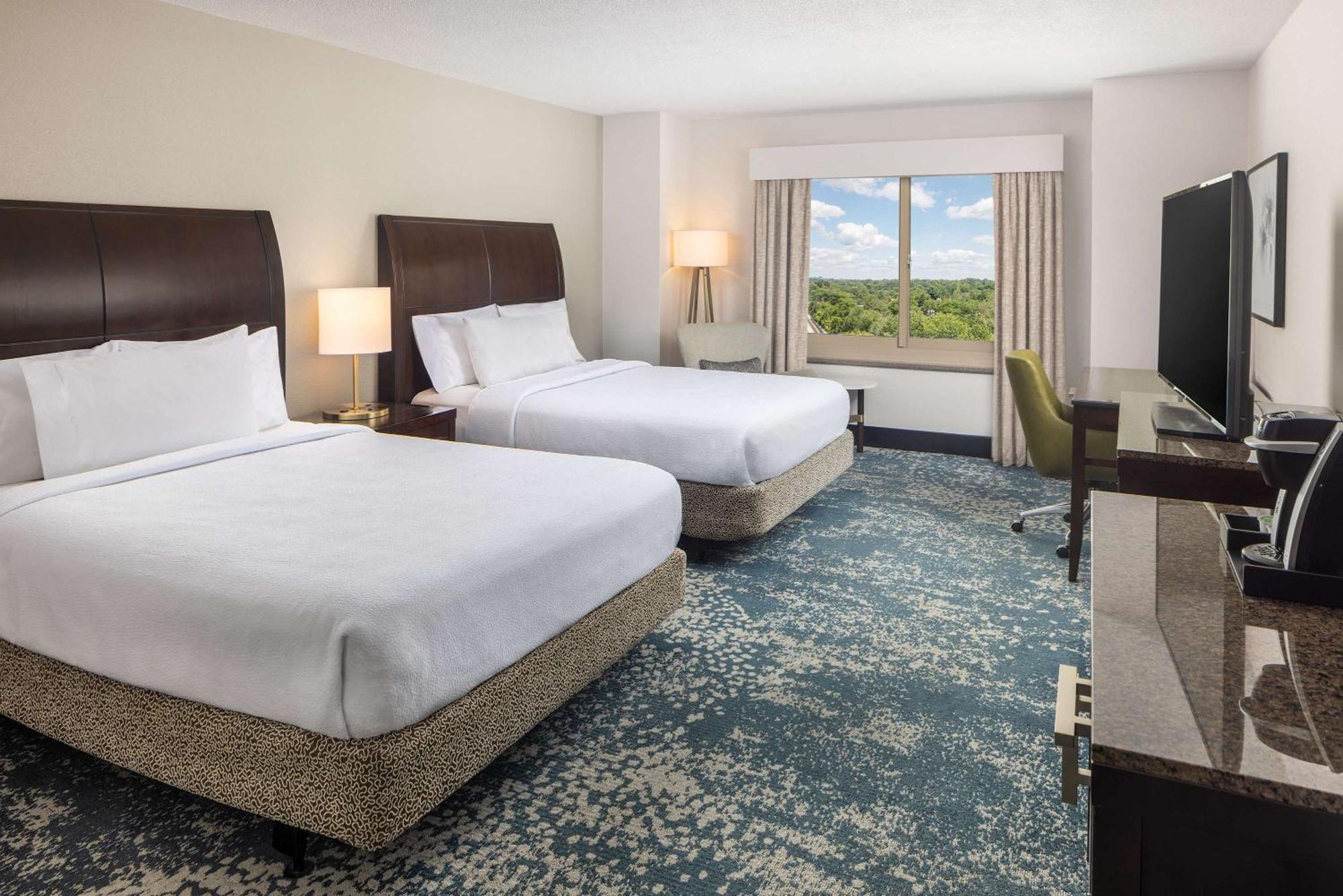 Hilton Garden Inn Bethesda Downtown Экстерьер фото