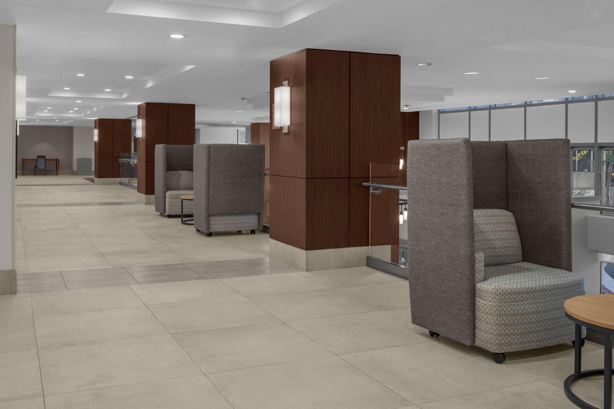 Hilton Garden Inn Bethesda Downtown Экстерьер фото