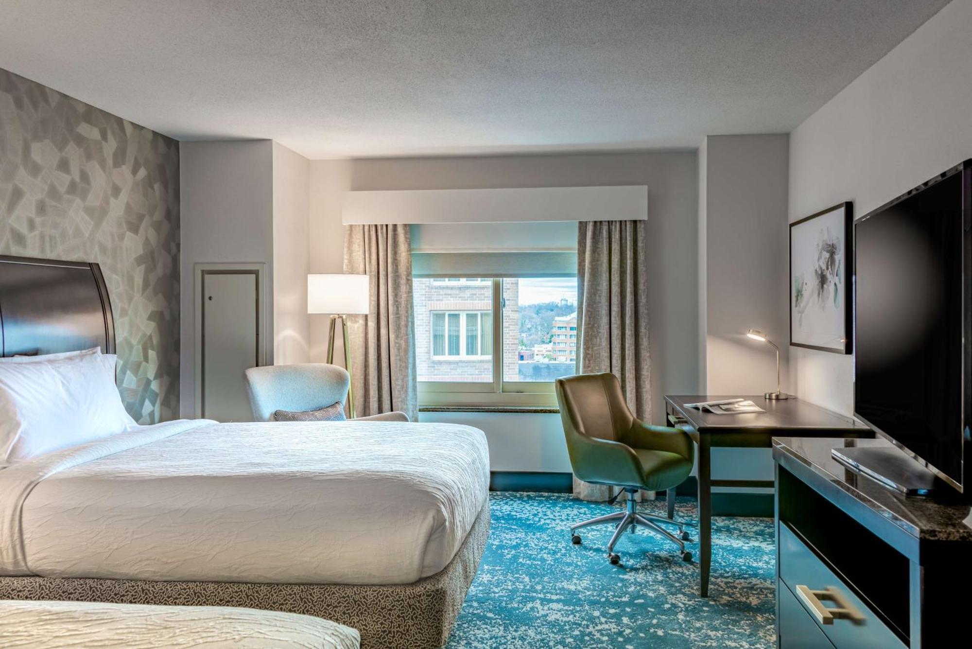 Hilton Garden Inn Bethesda Downtown Экстерьер фото