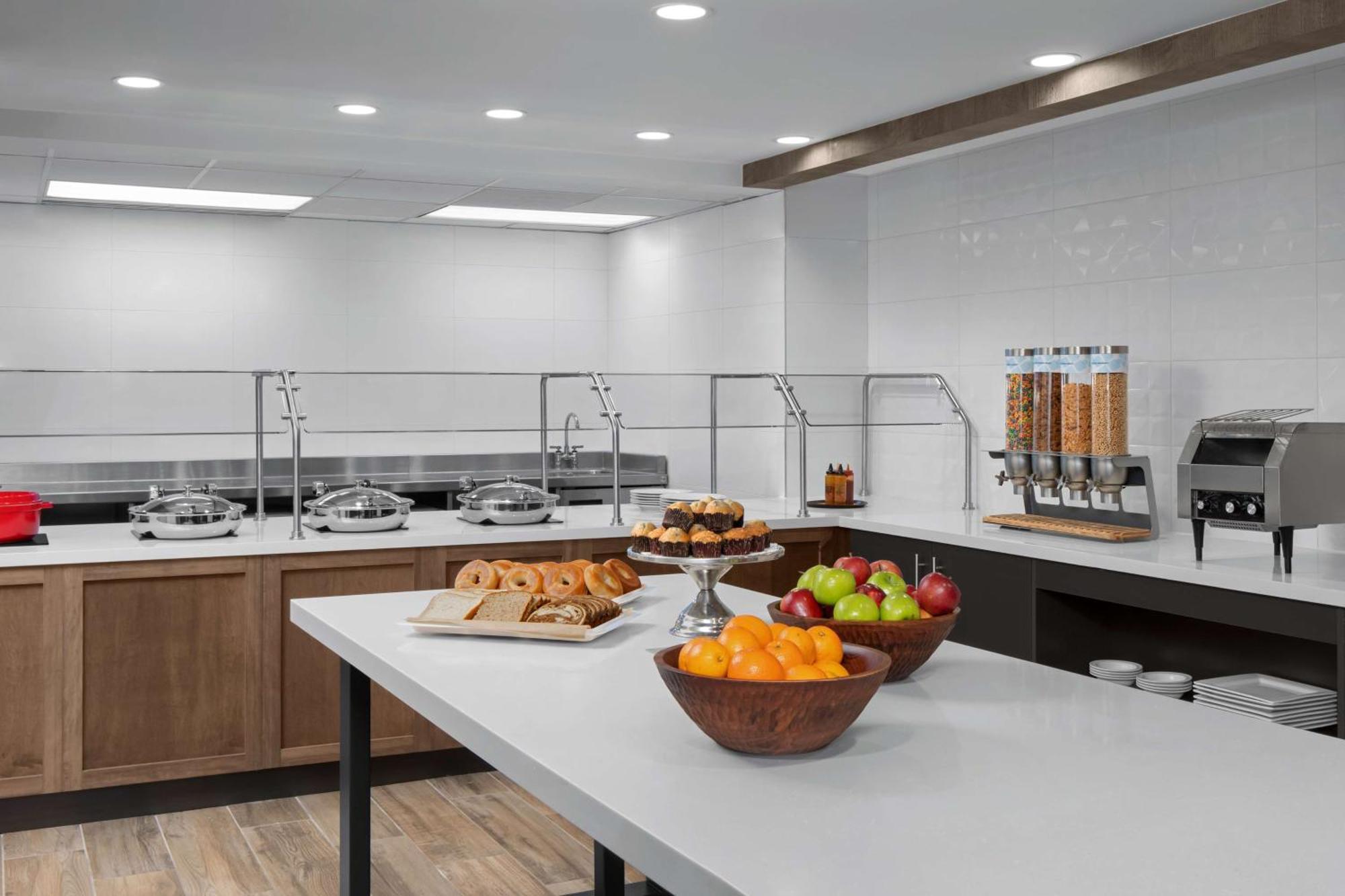 Hilton Garden Inn Bethesda Downtown Экстерьер фото